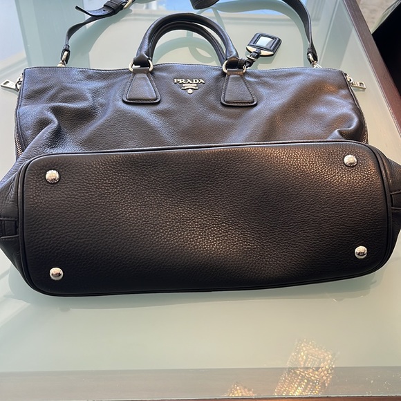 Woman’s Prada bag black large leather zipper - Picture 3 of 16